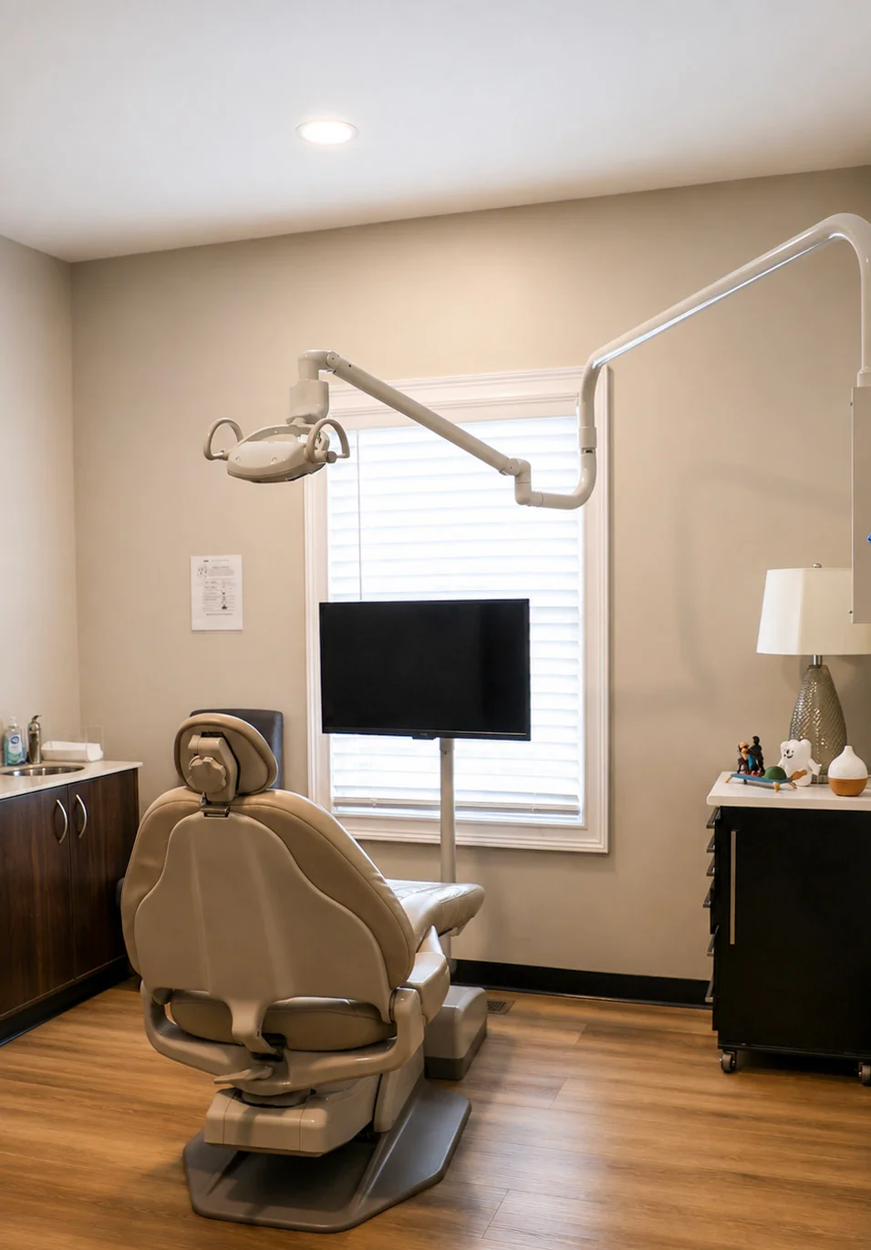 A dental treatment room at ProGrin Dental of North Greer